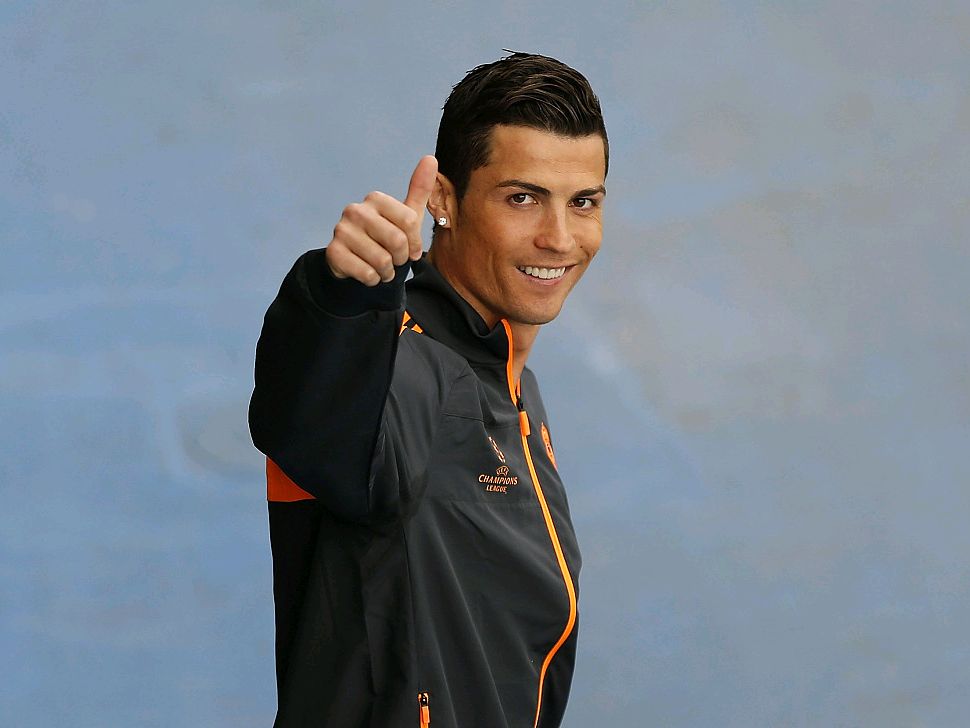 莱万传记：巴萨曾要求停止进球，不然需付给拜仁250万奖金（传记披露：巴萨曾劝莱万暂缓进球，否则将向拜仁支付250万奖金）