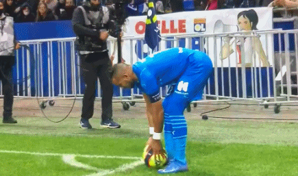 舍甫琴科：我热爱圣西罗，收购它对米兰和意大利足球都很重要（舍甫琴科：我钟情圣西罗，买下它对米兰与意大利足球至关重要）