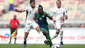 弗兰克：也许罗梅罗和范德芬该踢前锋；战旧主？比赛就是要赢（弗兰克：考虑让罗梅罗和范德芬打前锋；对阵旧主只为赢球）