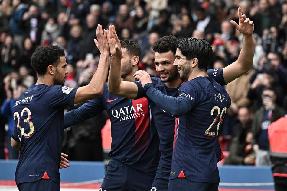 赛季0首发，恩德里克父亲社媒发声：凡贬抑自己的，必被高举（赛季至今零首发，恩德里克父亲社媒发声：自降者终被高举）