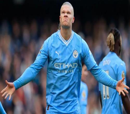 29岁法国女子网球名将转行当“网红模特”，曾因隆胸惹争议（29岁法国女网坛名将转型做网红模特，曾因隆胸手术引发争议）